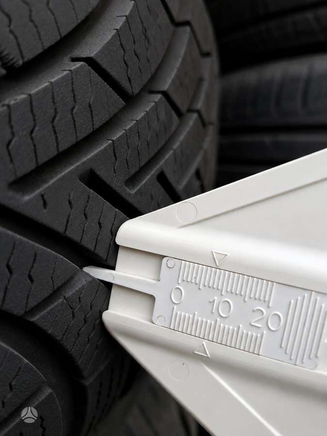 Dunlop, žieminės 215/65 R16