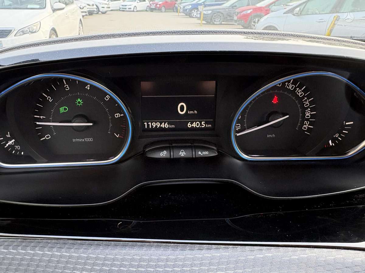 Peugeot 2008, 1.2 l., Универсал
