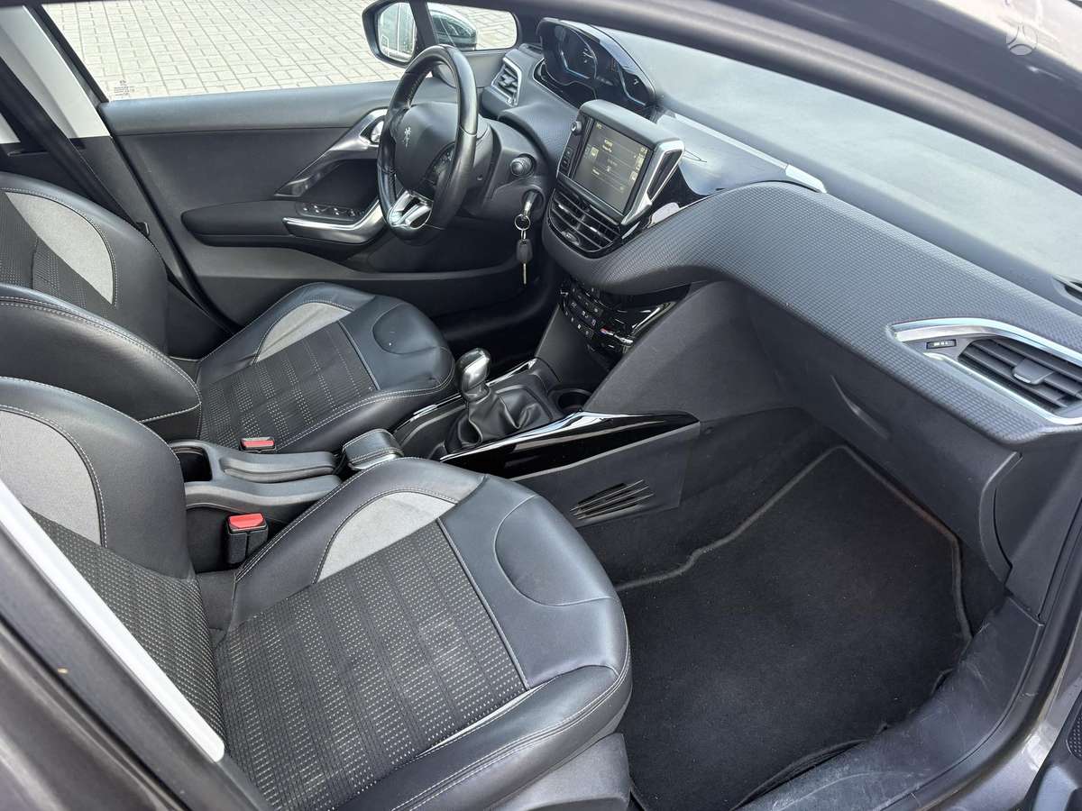 Peugeot 2008, 1.2 l., Универсал