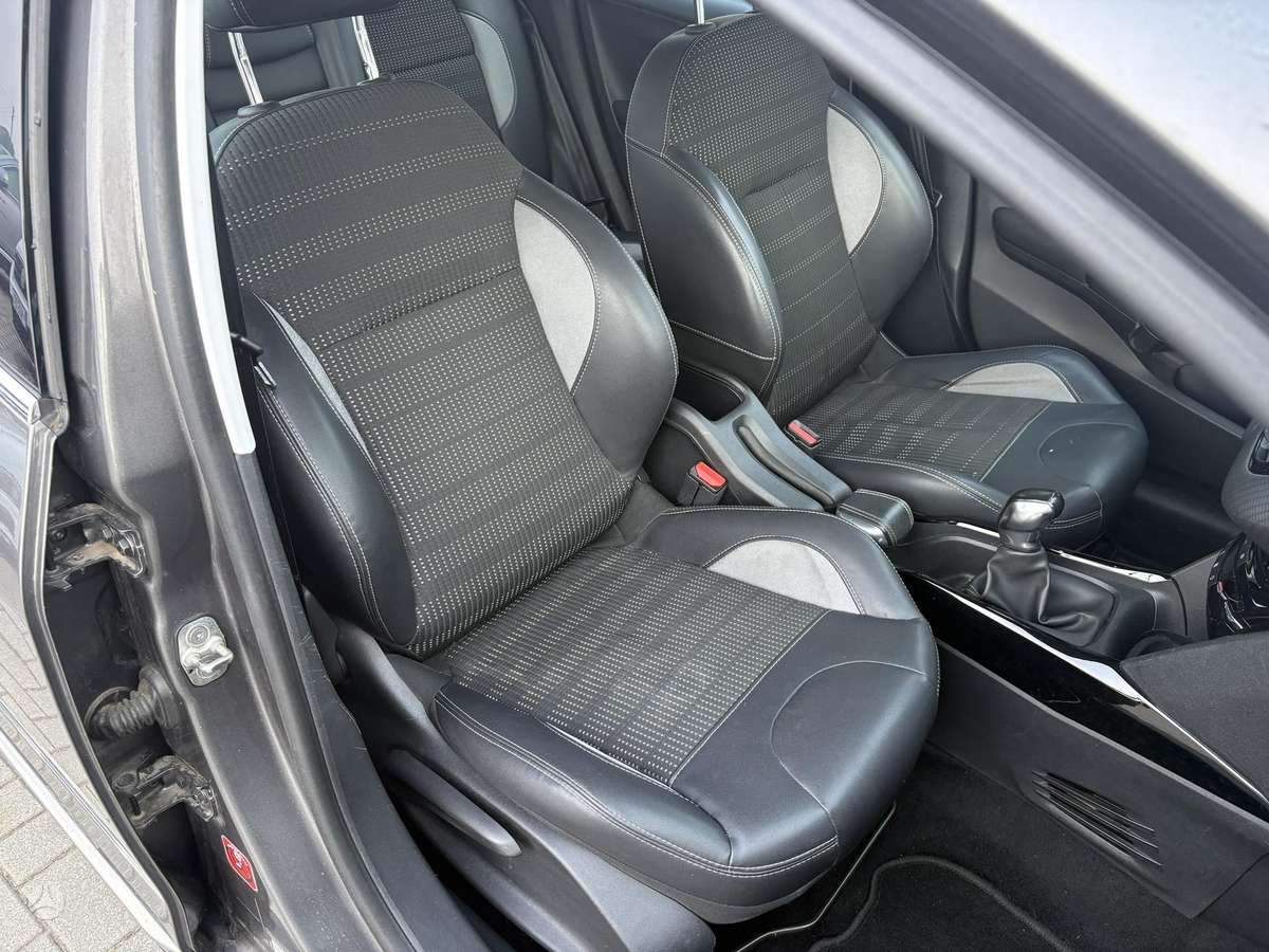 Peugeot 2008, 1.2 l., Универсал