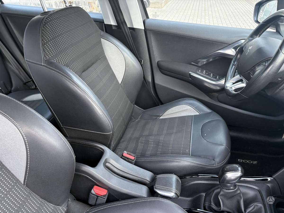 Peugeot 2008, 1.2 l., Универсал