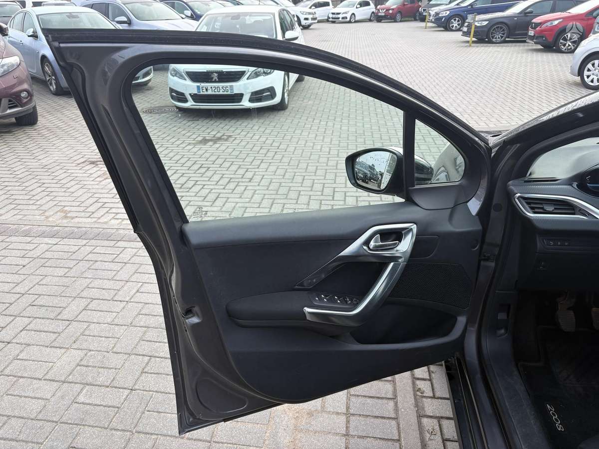 Peugeot 2008, 1.2 l., Универсал