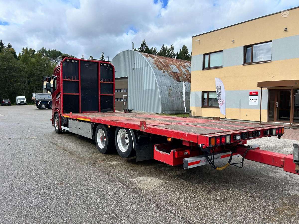 Scania R580, platformos