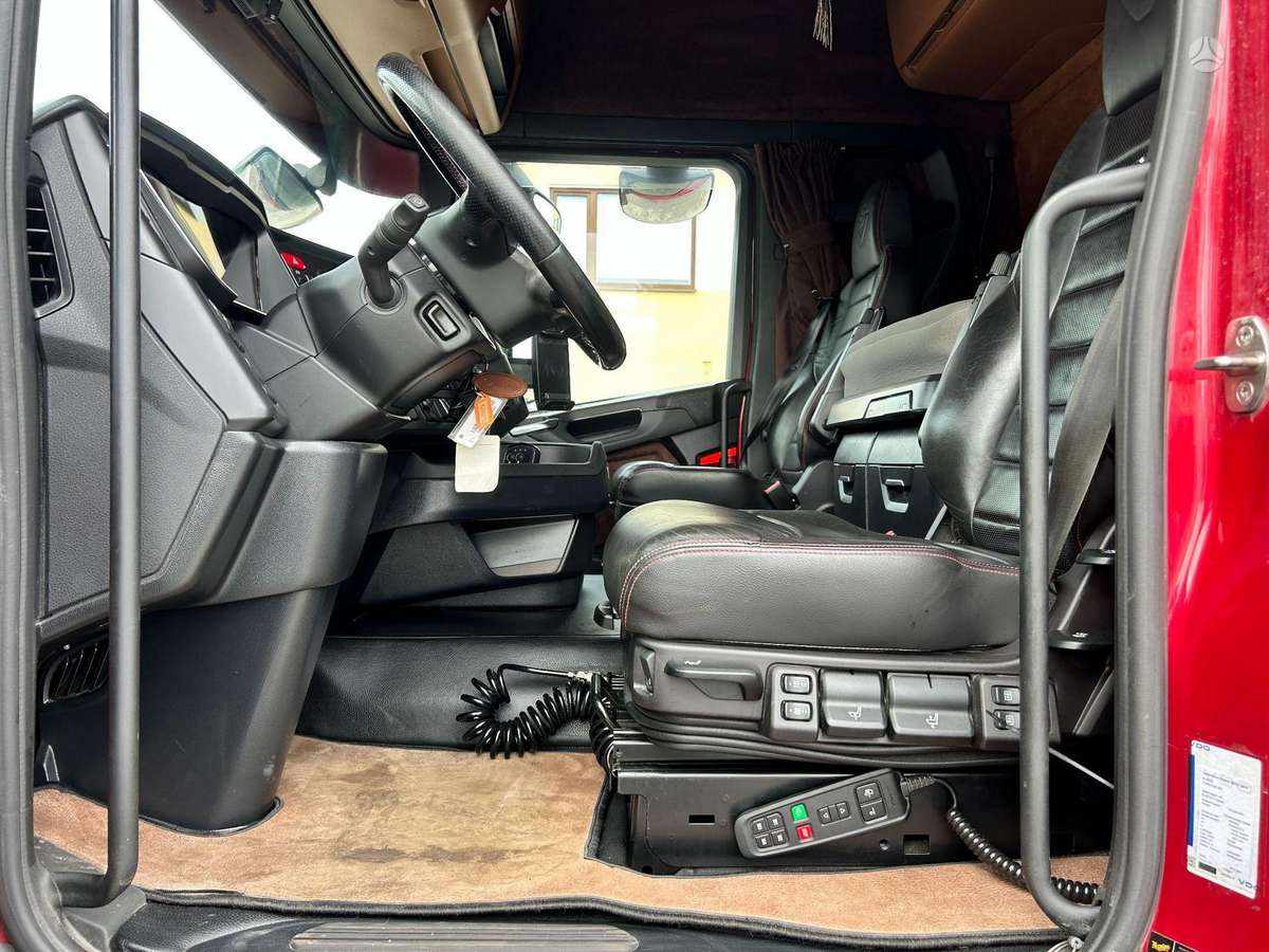 Scania R580, platformos