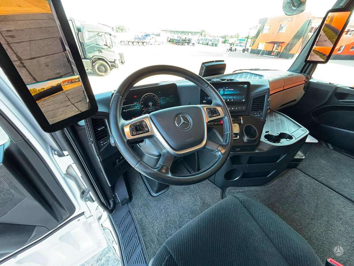 Mercedes-Benz Actros L 2553 6x2, single sleeper