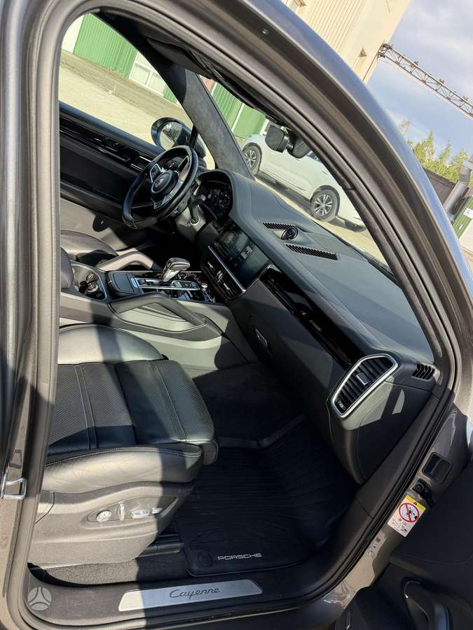 Porsche Cayenne Coupe - 4