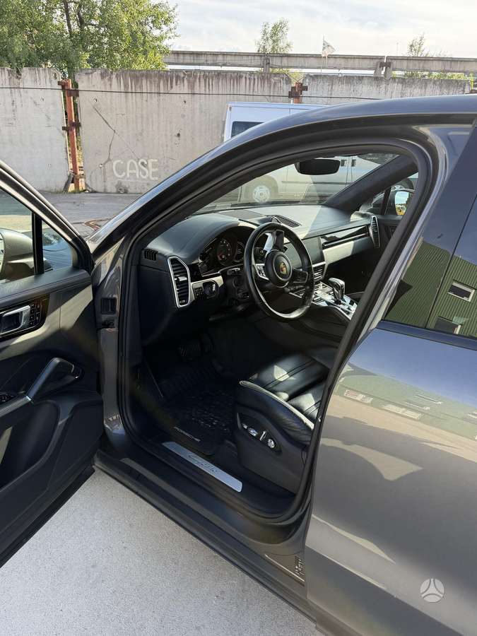 Porsche Cayenne Coupe - 7