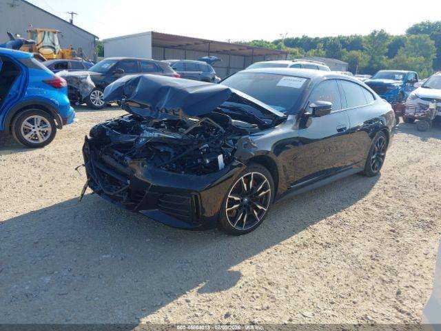 BMW i4, Седан
