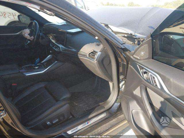 BMW i4, Седан