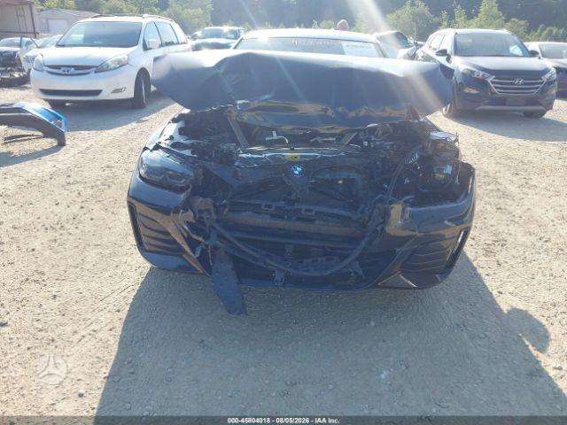 BMW i4, Седан