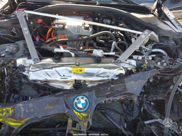BMW i4, Седан