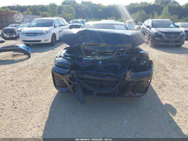 BMW i4, sedanas
