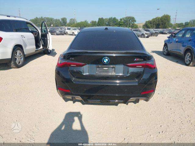 BMW i4, Седан