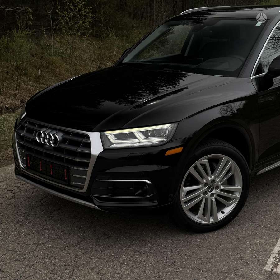 Audi Q5, 2.0 l., off-road / crossover