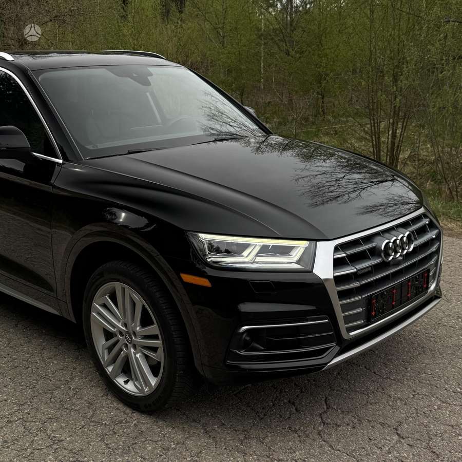 Audi Q5, 2.0 l., off-road / crossover