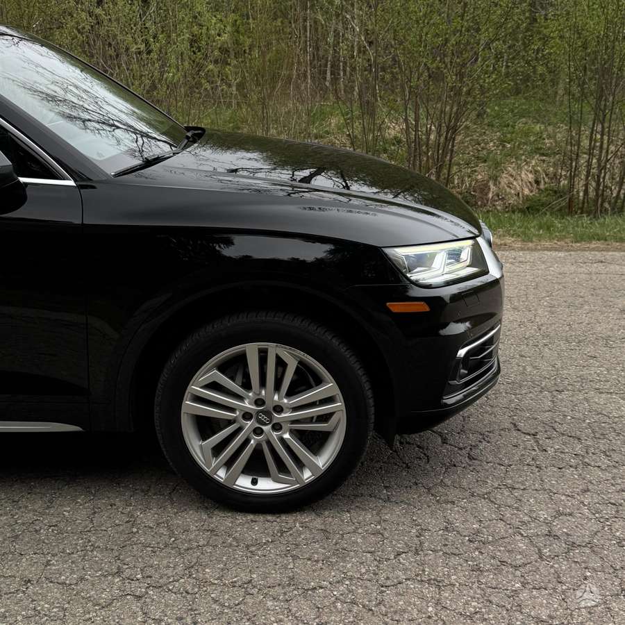 Audi Q5, 2.0 l., off-road / crossover