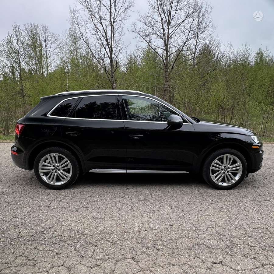 Audi Q5, 2.0 l., off-road / crossover