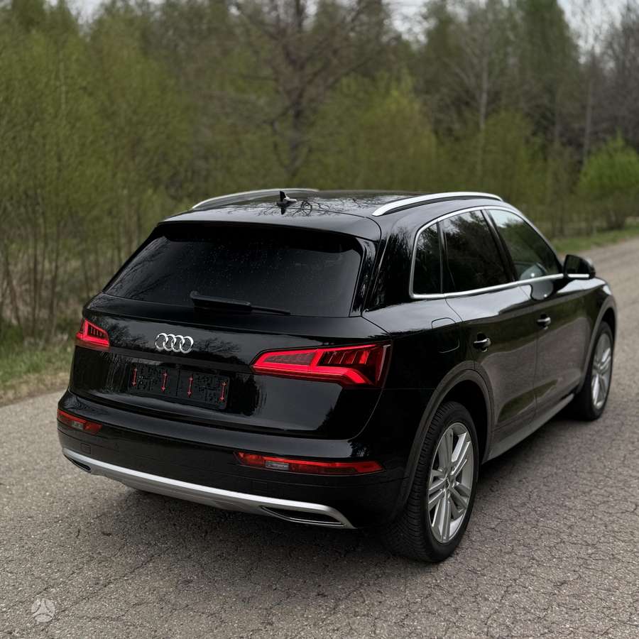 Audi Q5, 2.0 l., off-road / crossover