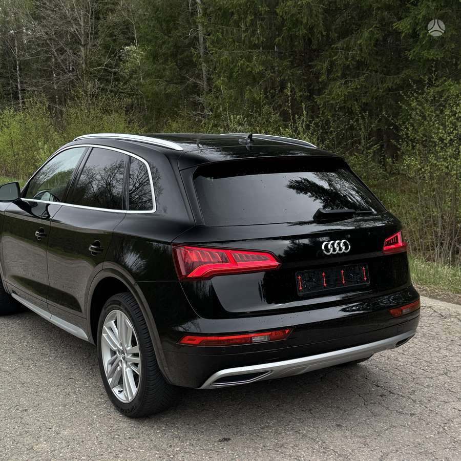 Audi Q5, 2.0 l., off-road / crossover