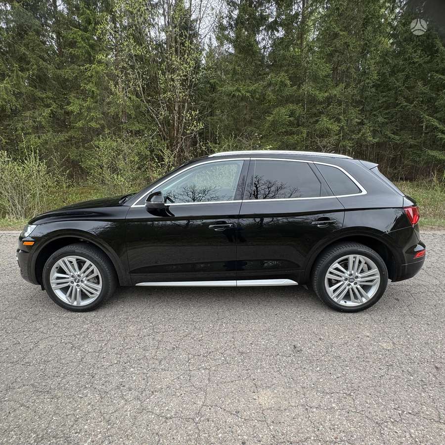Audi Q5, 2.0 l., off-road / crossover