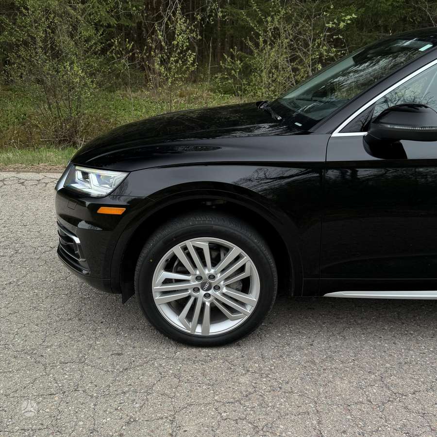 Audi Q5, 2.0 l., off-road / crossover