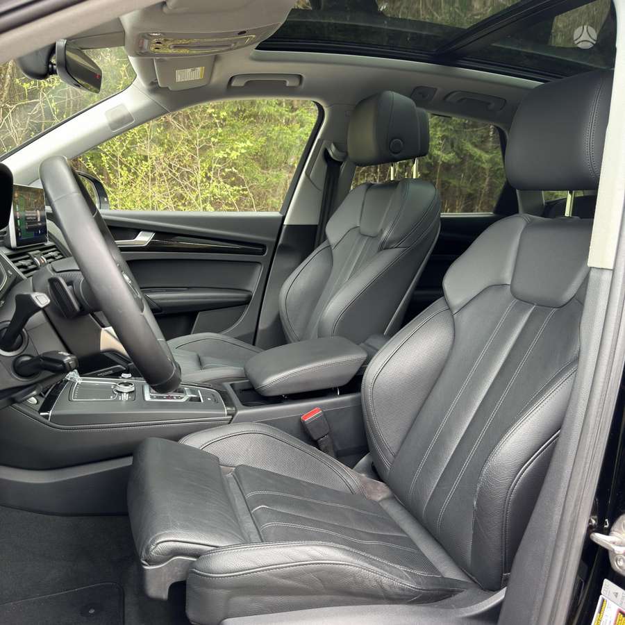 Audi Q5, 2.0 l., off-road / crossover