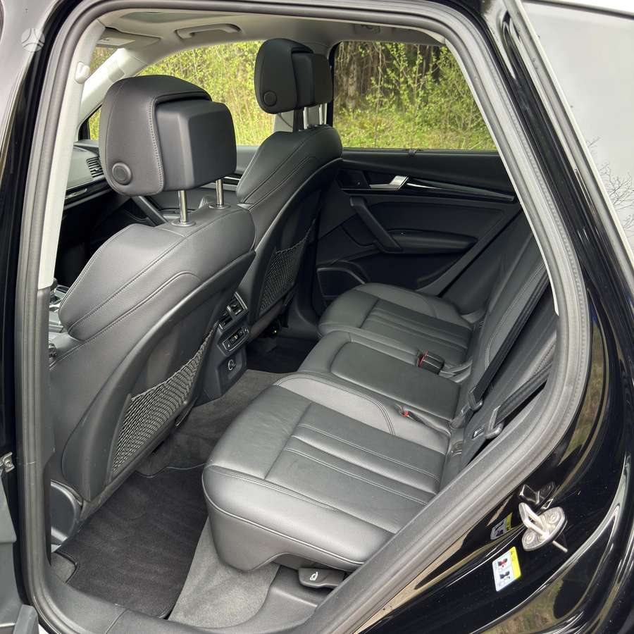 Audi Q5, 2.0 l., off-road / crossover