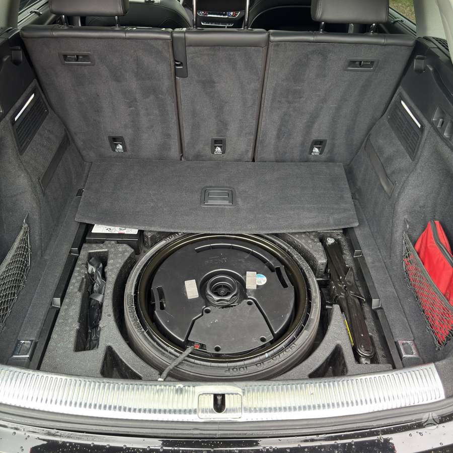 Audi Q5, 2.0 l., off-road / crossover