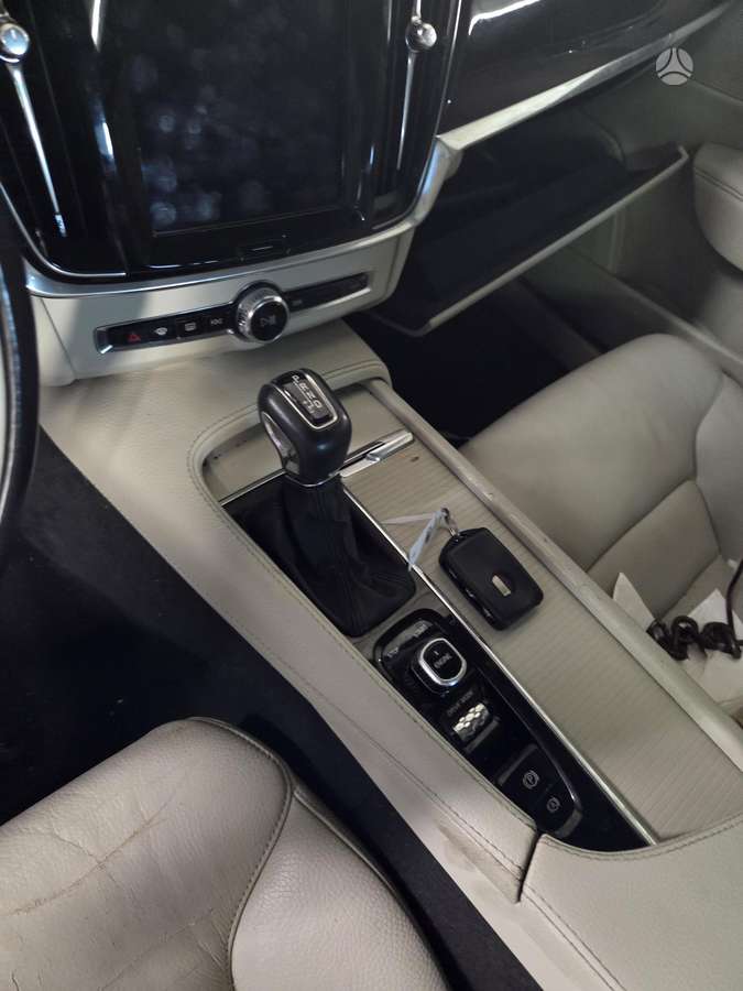 Volvo S90 Dalis siunčiame