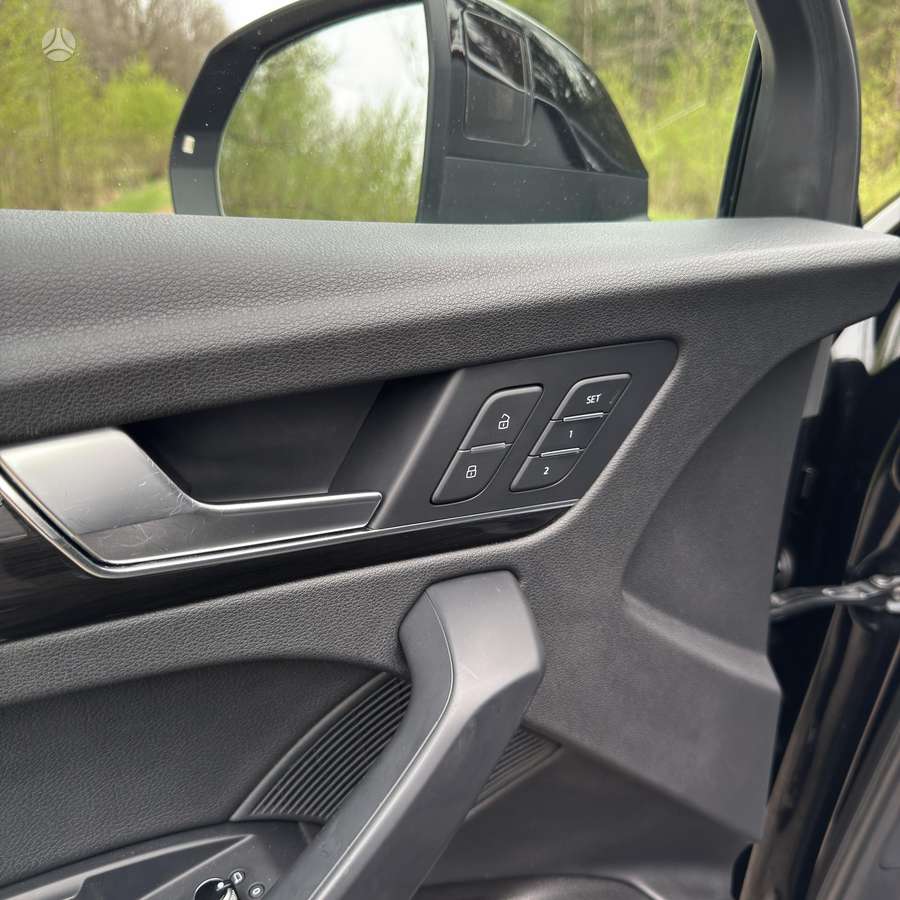 Audi Q5, 2.0 l., off-road / crossover
