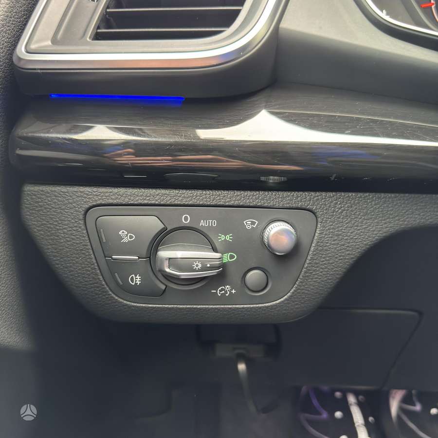 Audi Q5, 2.0 l., off-road / crossover