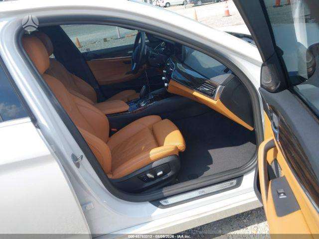 BMW 530, Седан
