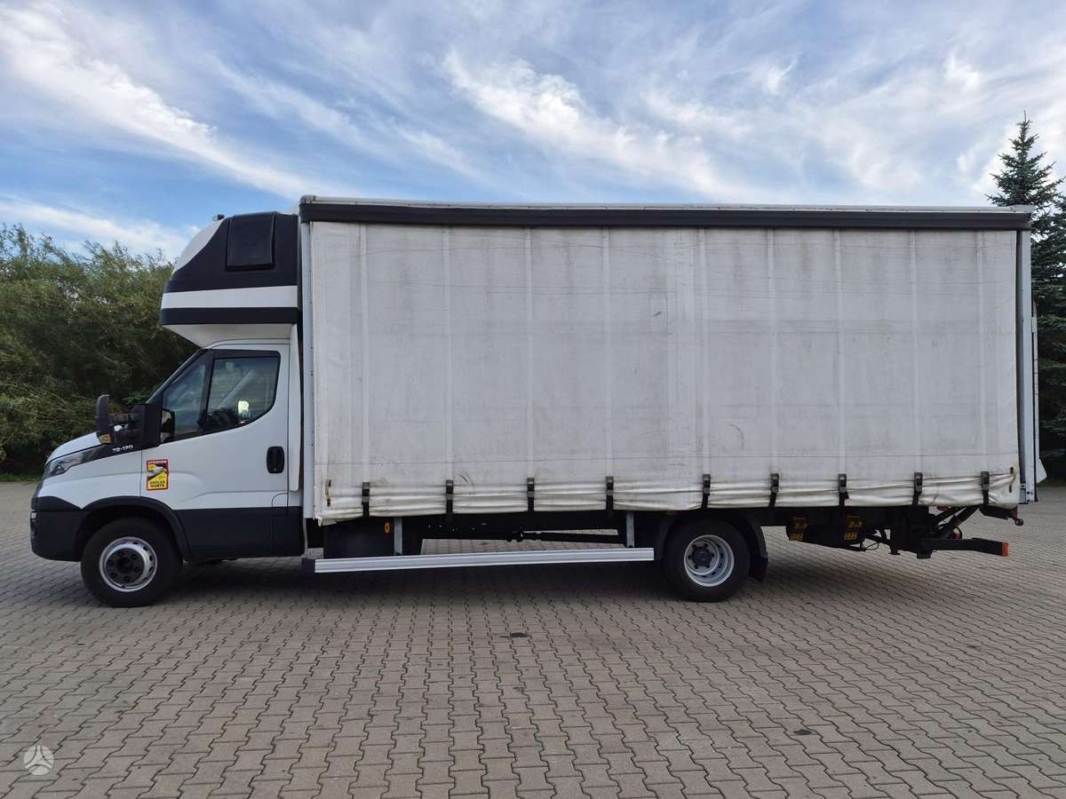Iveco Daily, bortiniai su užuolaidomis