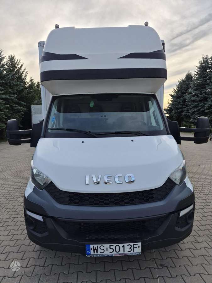 Iveco Daily, bortiniai su užuolaidomis