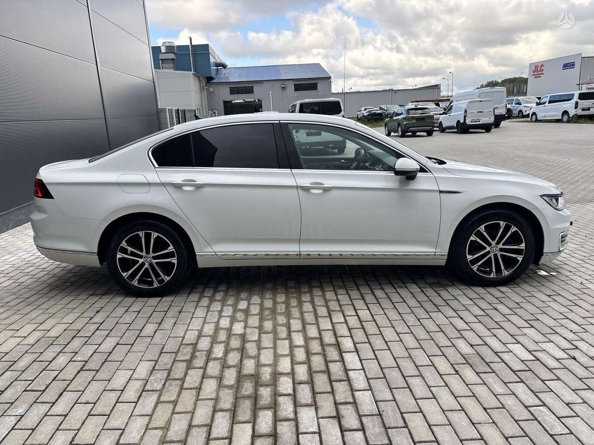 Volkswagen Passat - 2