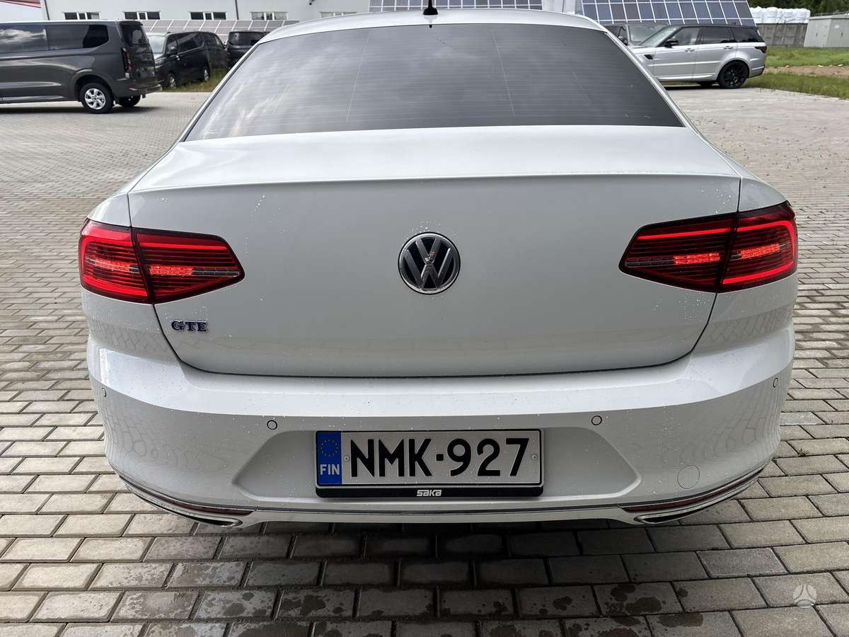 Volkswagen Passat - 4