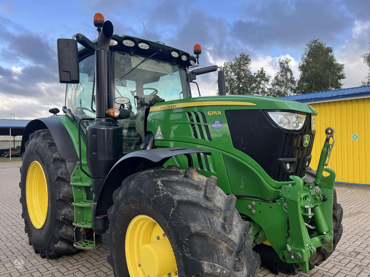 John Deere 6215R, traktoriai