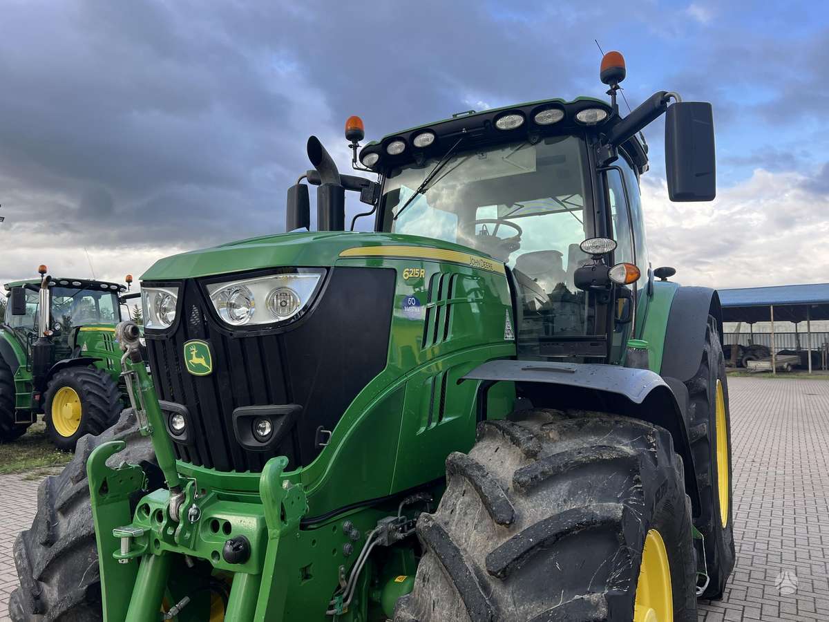 John Deere 6215R, тракторы
