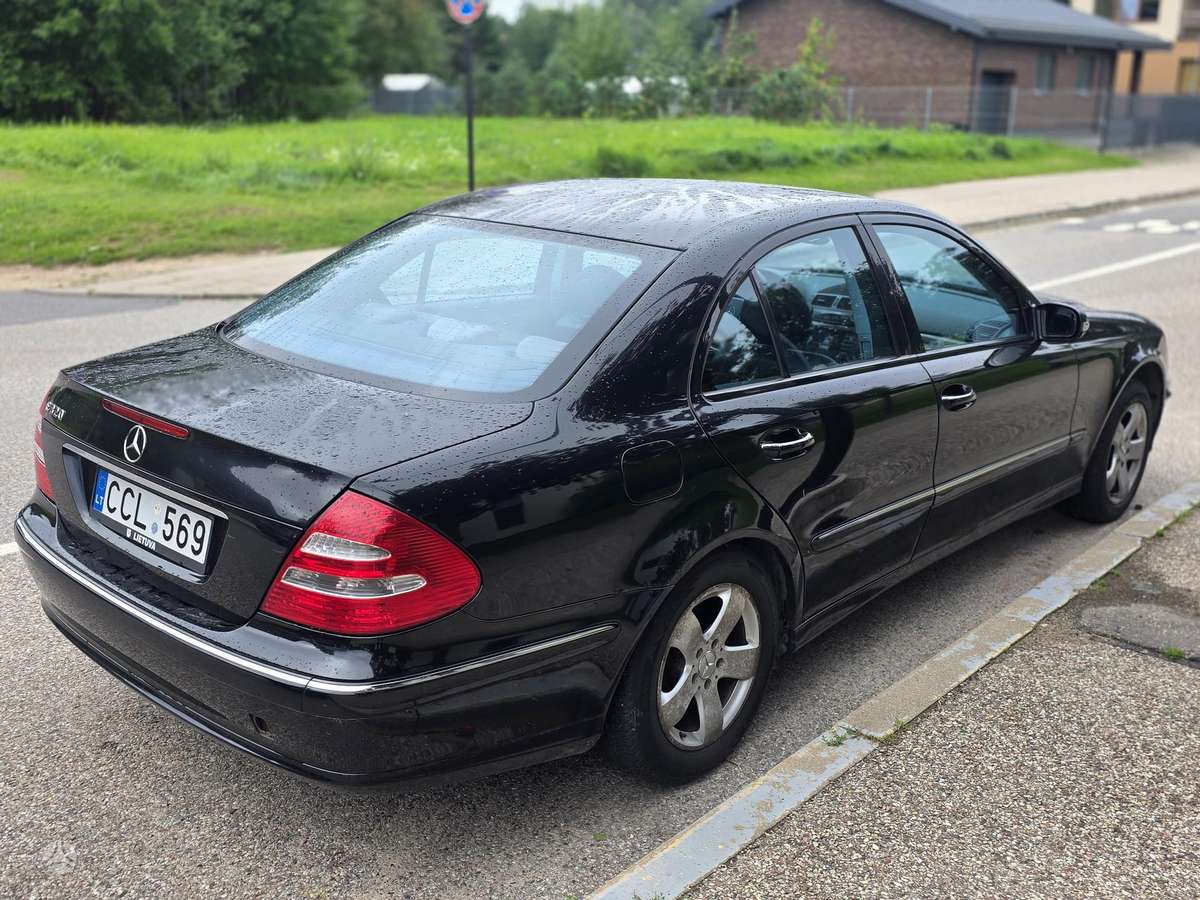 Mercedes-Benz E320, 3.2 l., Седан