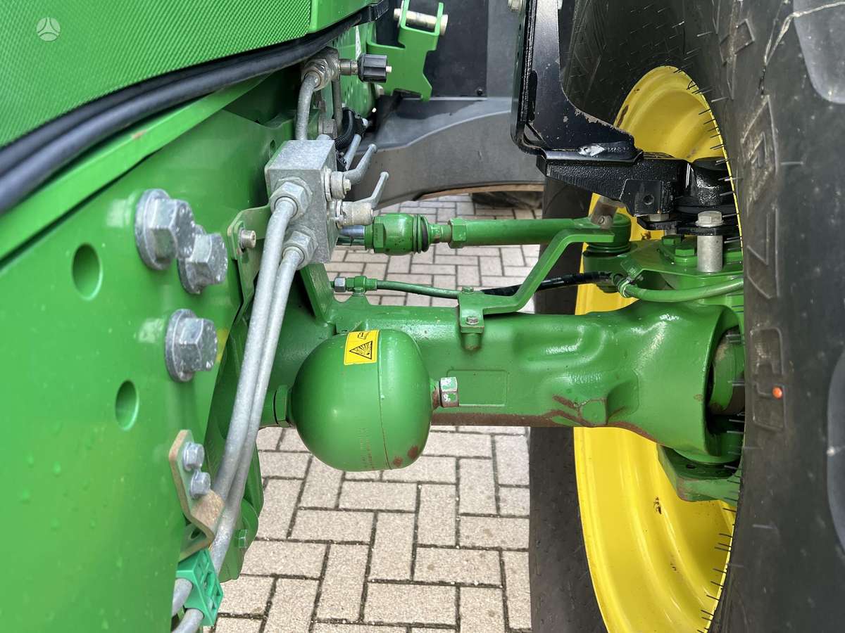 John Deere 6215R, traktoriai