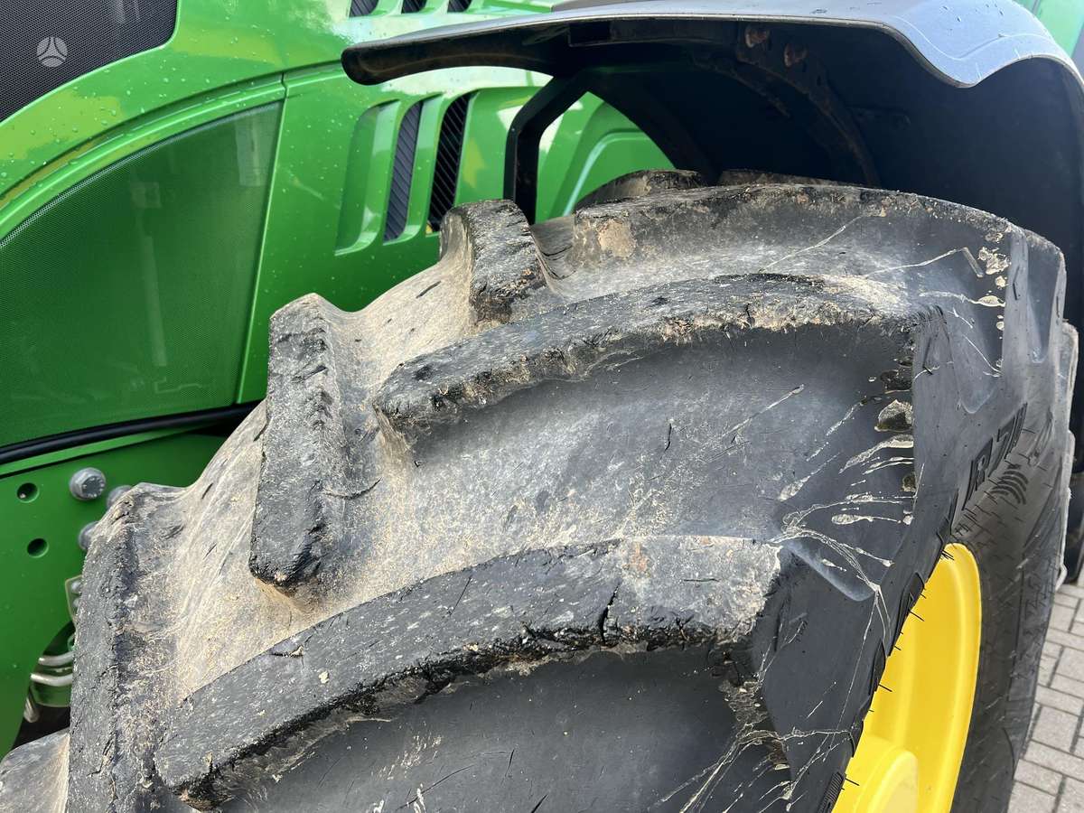 John Deere 6215R, тракторы