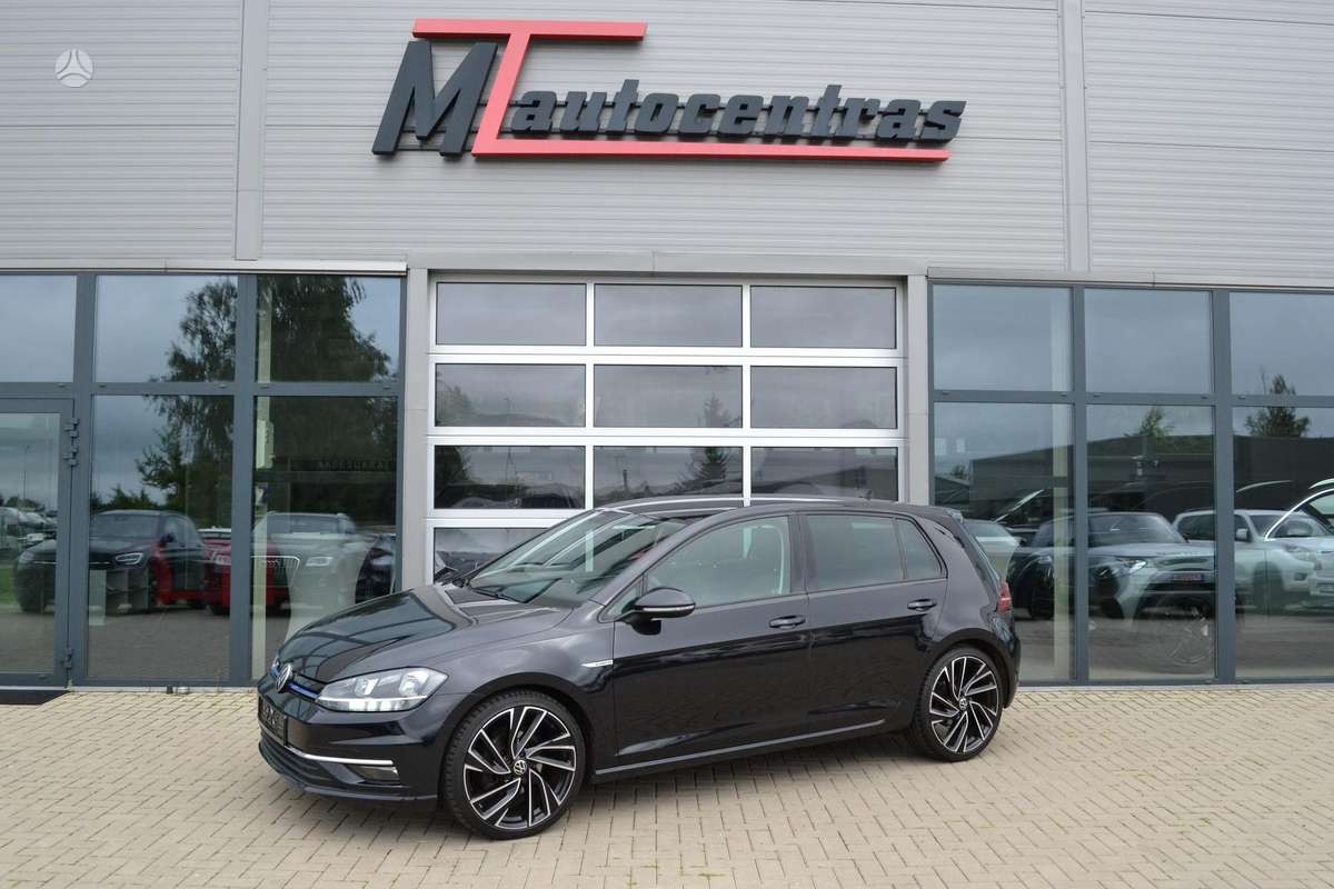 Volkswagen Golf - 1