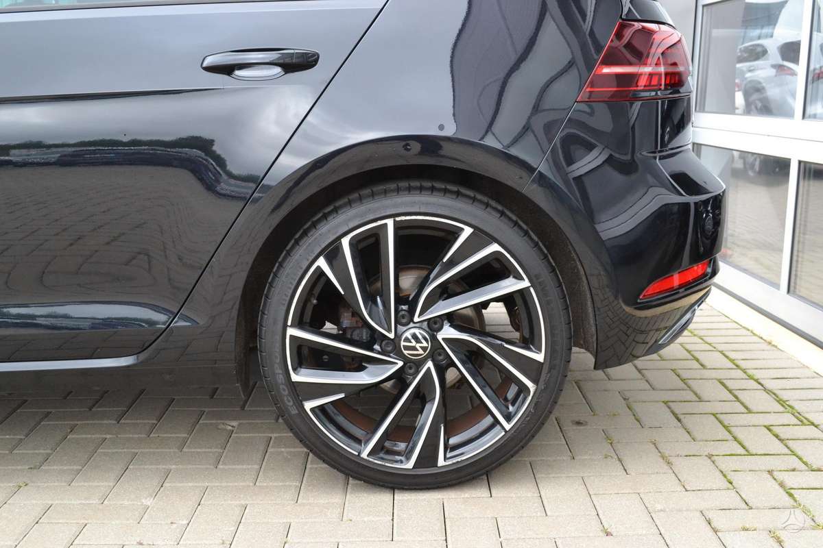 Volkswagen Golf - 6