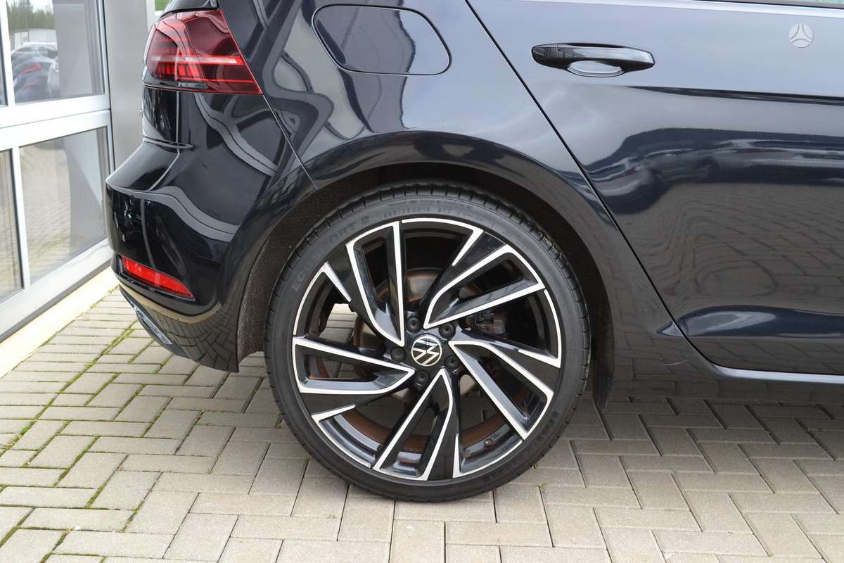 Volkswagen Golf - 8
