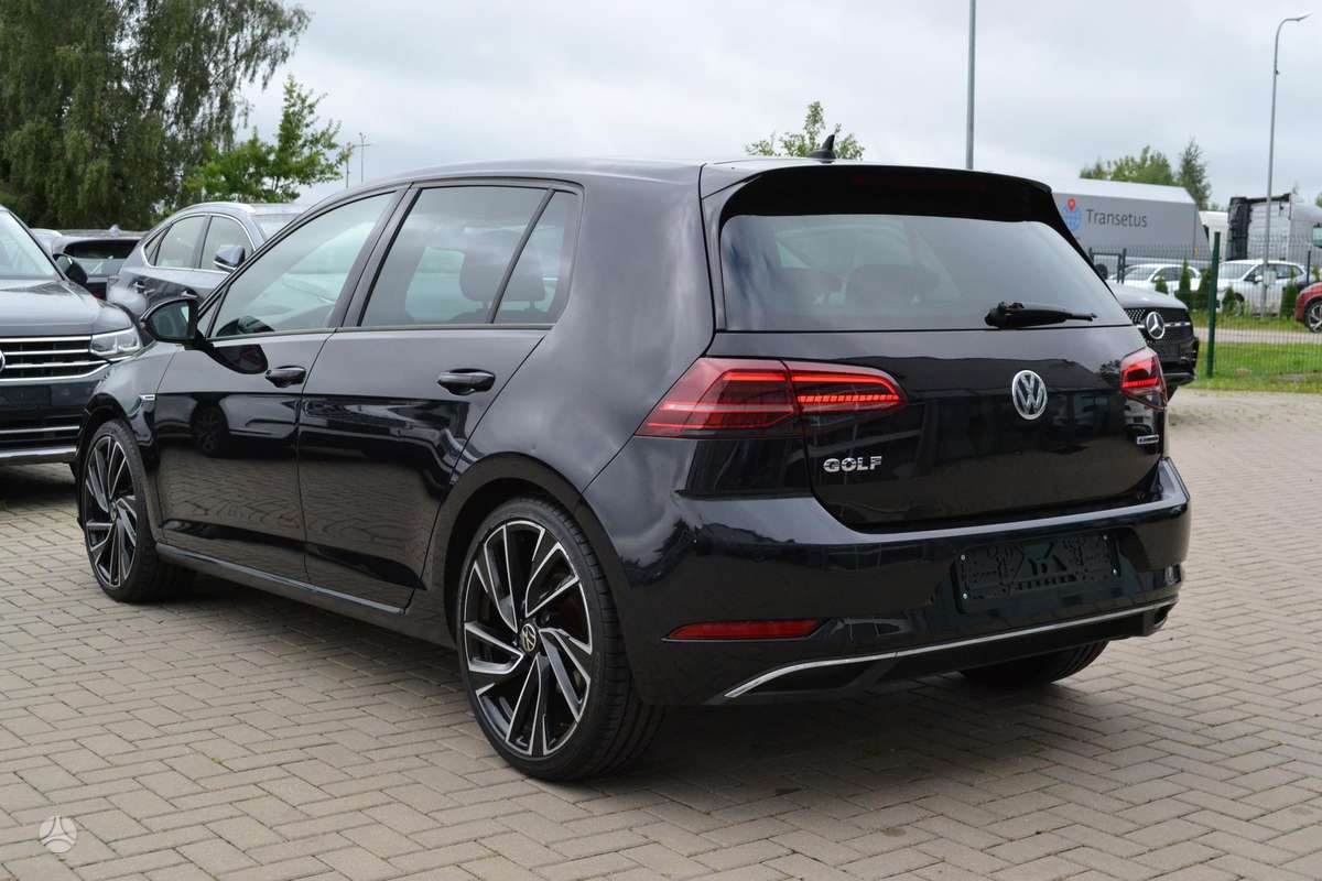 Volkswagen Golf - 10