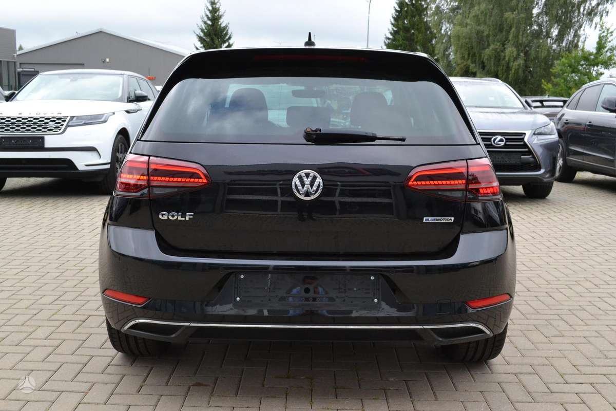 Volkswagen Golf - 11