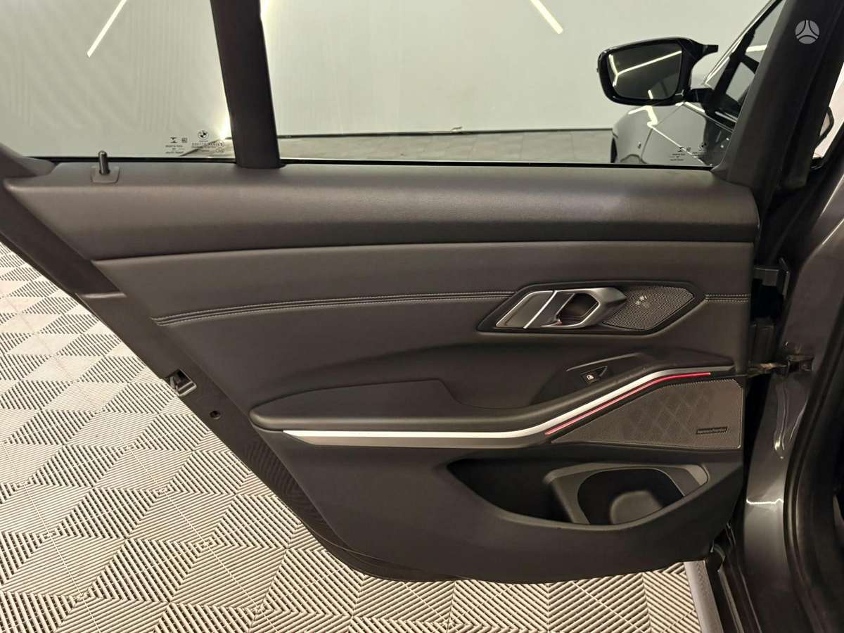 BMW 320, 2.0 l., Седан