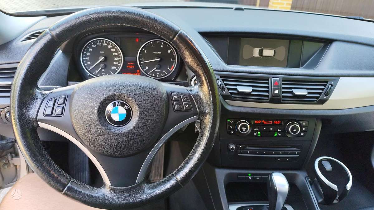 BMW X1, 2.0 l., Минивэн