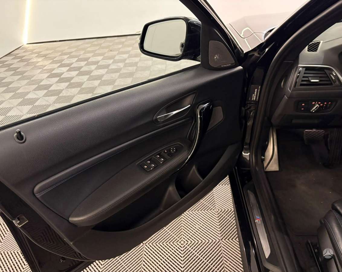 BMW 120, 2.0 l., hatchback