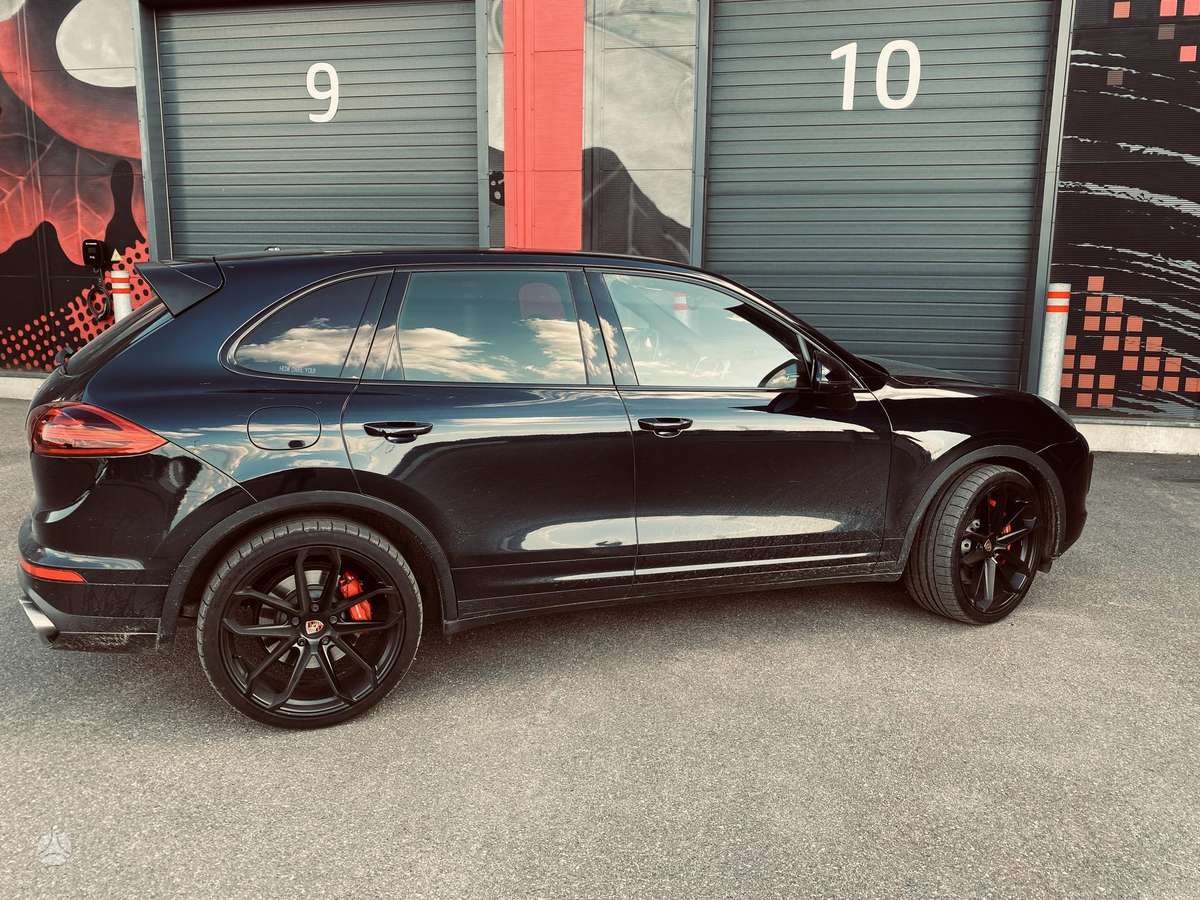 Porsche Cayenne - 5